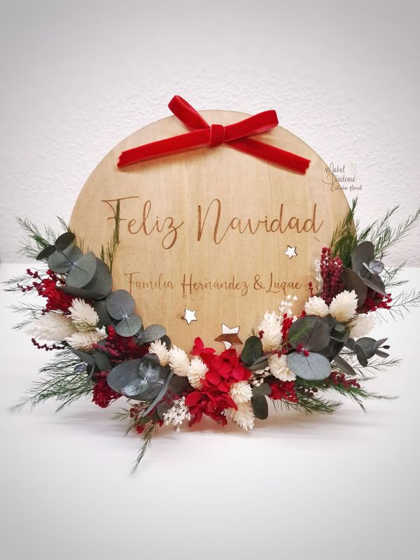Placa madera adorno navideño familia con flores preservadas  con soporte