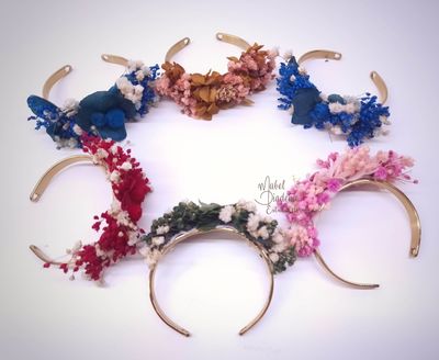 Brazalete con frase personalizada grabado láser y detalle floral a juego del ramo de la novia con mensaje oculto