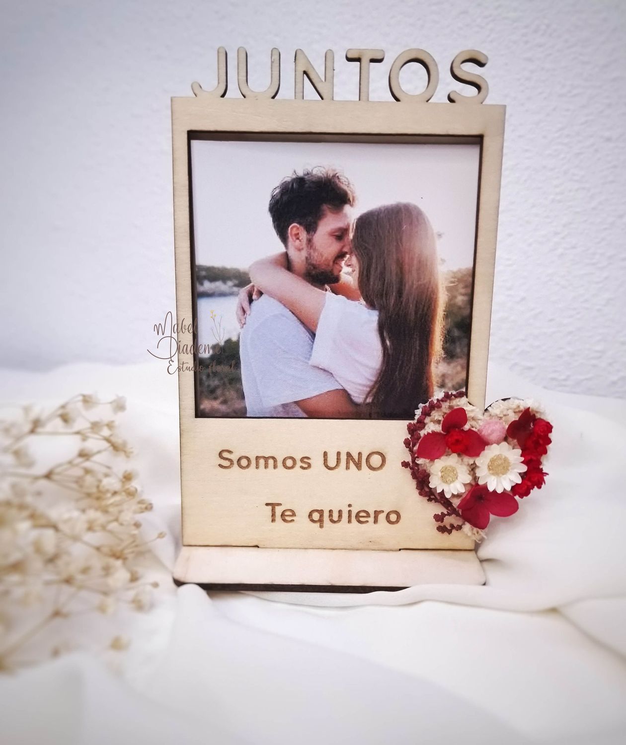 Marco madera fotos regalos bonitos y originales corazón flores preservadas
