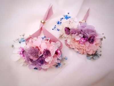 Pulseras de flores preservadas