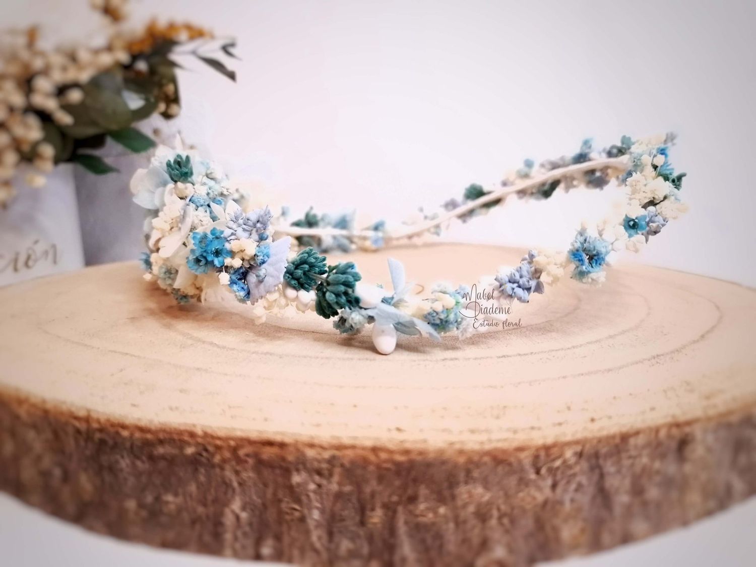 Corona de Flores Preservadas en Tonos Azules – Ideal para Novias, Niñas de Comunión y Arras