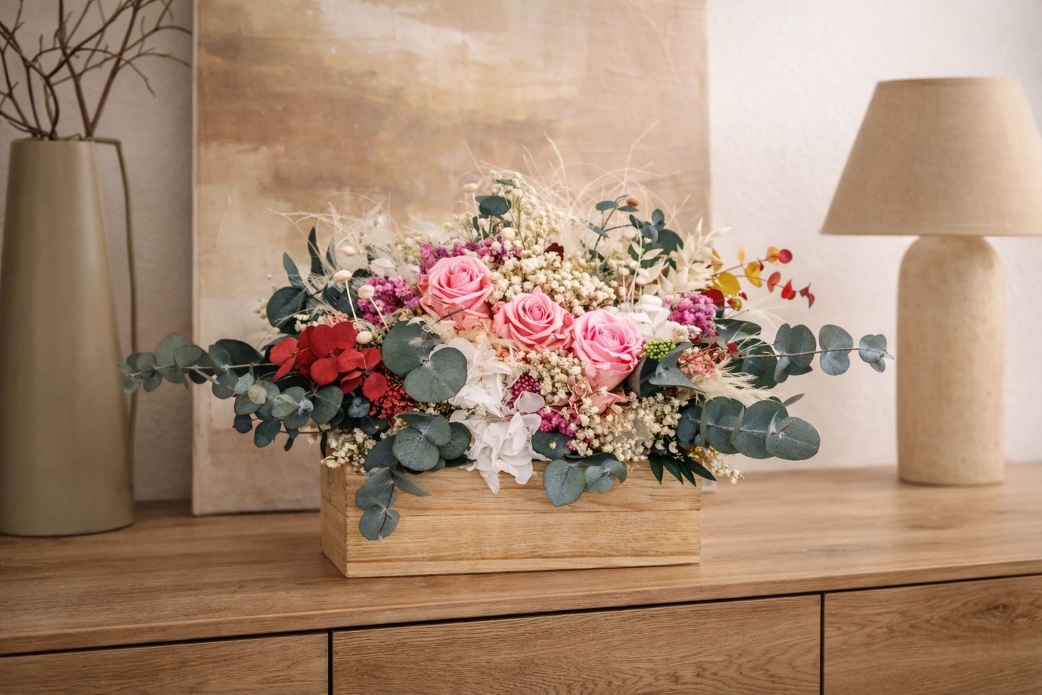 Cajita de madera con flores preservadas