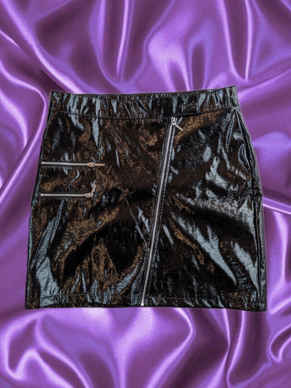 POLLERA DE VINILO