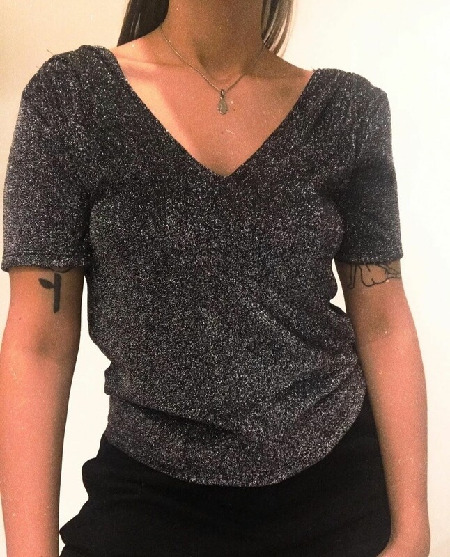 REMERA BRILLOS