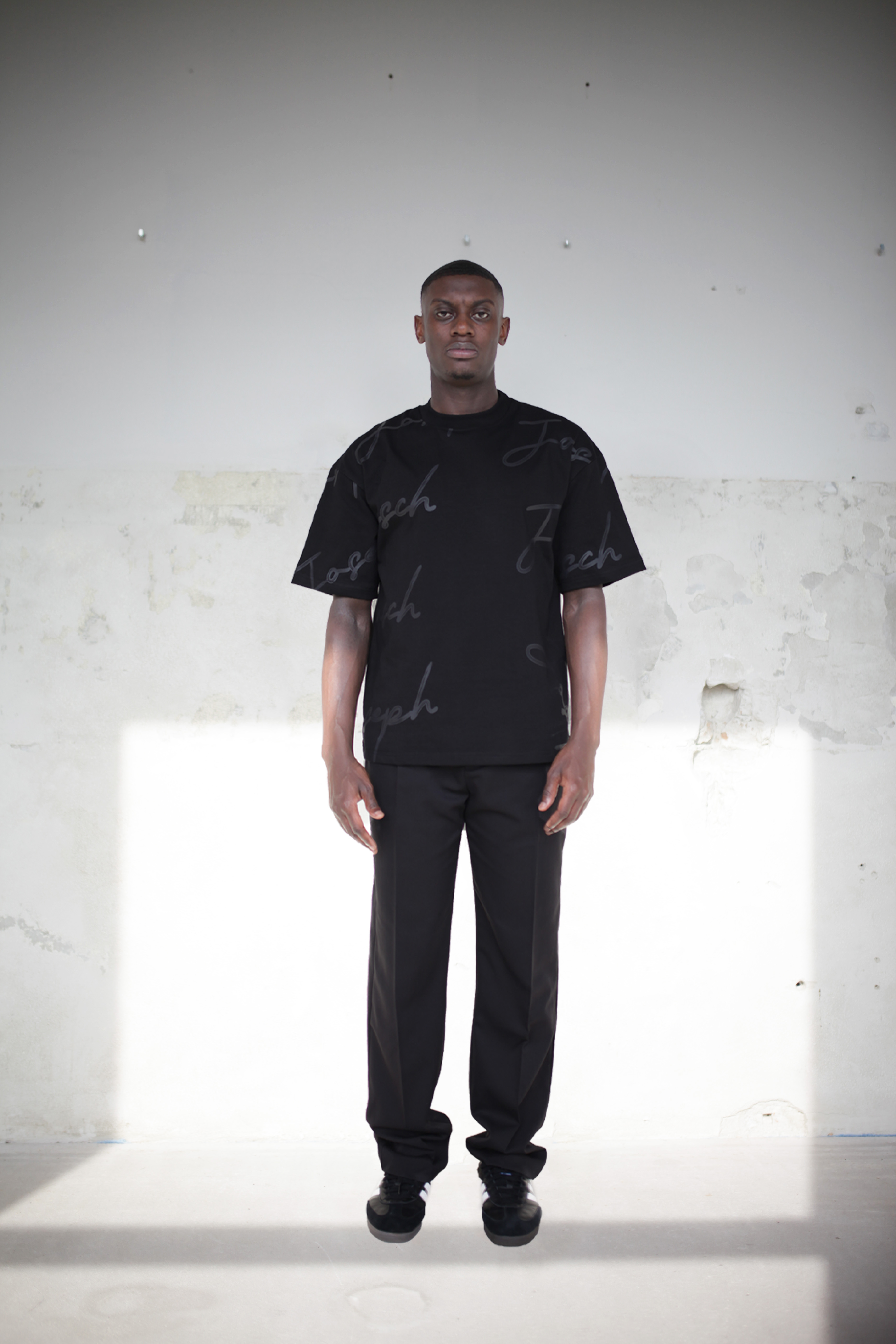 ALLOVER PRINT BLACK T-SHIRT