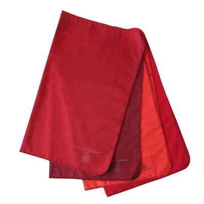 Punainen - vuodenaikojen lisähuivit