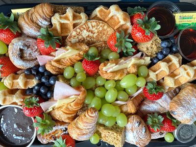 Breakfast Platter Deluxe (6-8 people)