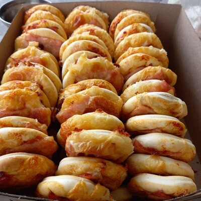 40 mini pizzas