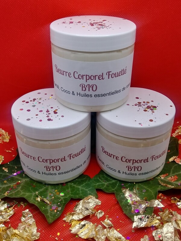Beurre BIO (Chantilly) Corporel fouetté de Karité et Coco aux huiles éssentielles de Rose. Offre spéciale: 3 pots de 200 ml pour 25€.