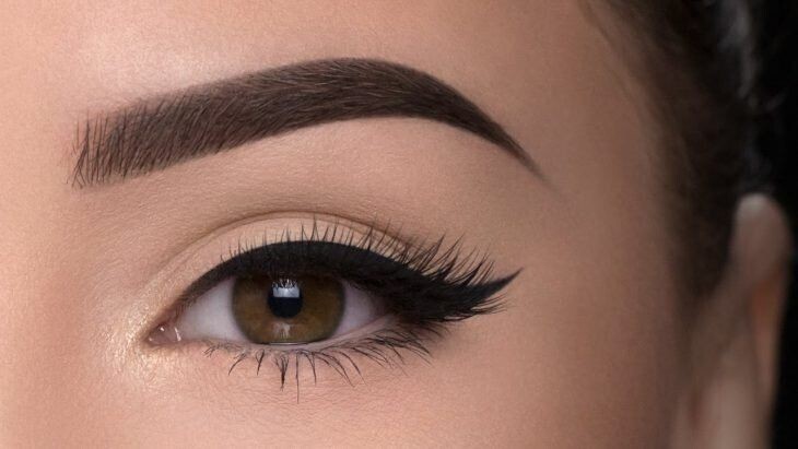 Taller y servicios de perfilado, tinte, alisado y maquillaje de cejas