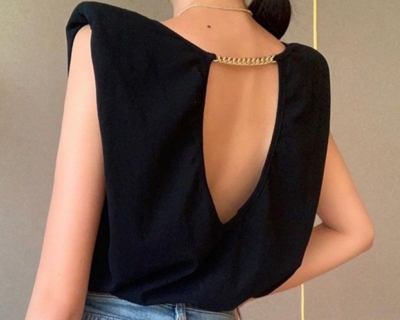 Padded back chain top