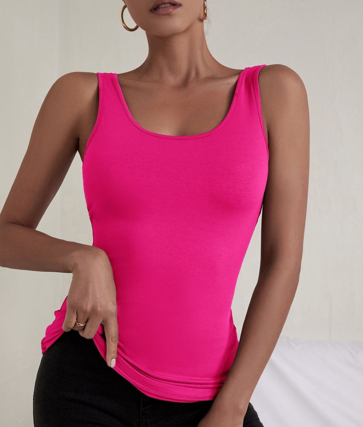 Sleeveless U-Neck Basic Top