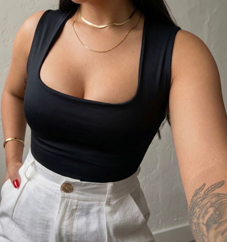 Sleeveless Basic Crop Top