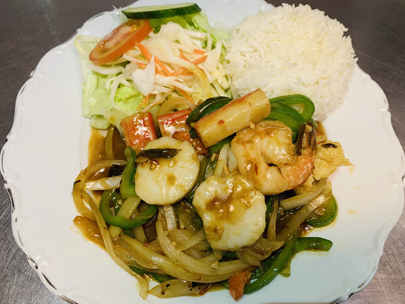 T9. fruits de mer sauté au basilics (épicé), salade et riz ou vermicelles