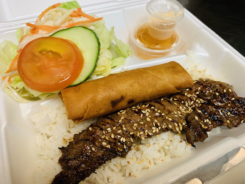 C. rouleau impérial, boeuf grillé, salade, riz ou vermicelles