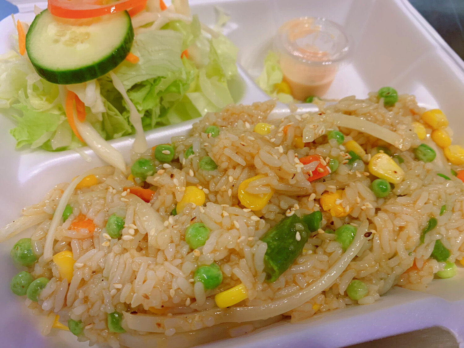 51. riz frit aux légumes assortis