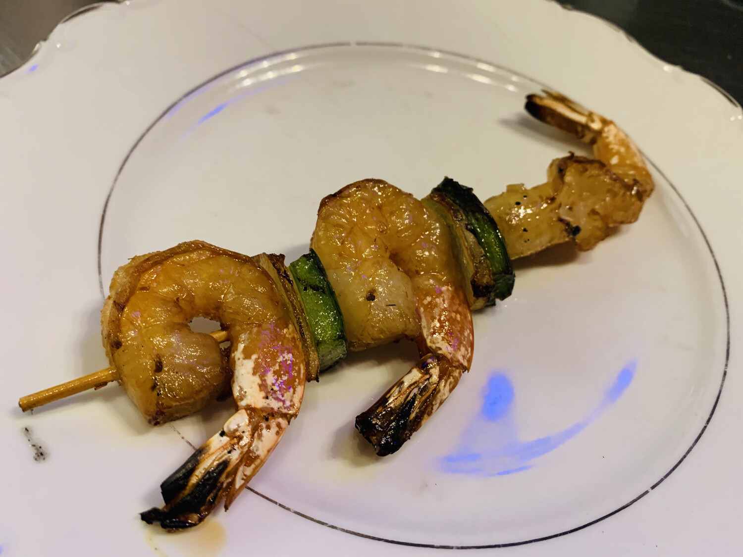 une brochette de crevettes 3mcx