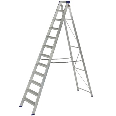 WERNER MASTERTRADE™ SWINGBACK STEPLADDER 12 TREAD