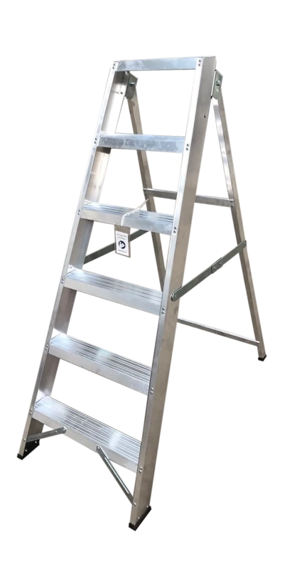 TITAN PROFESSIONAL BUILDERS STEPLADDER 6 TREADS