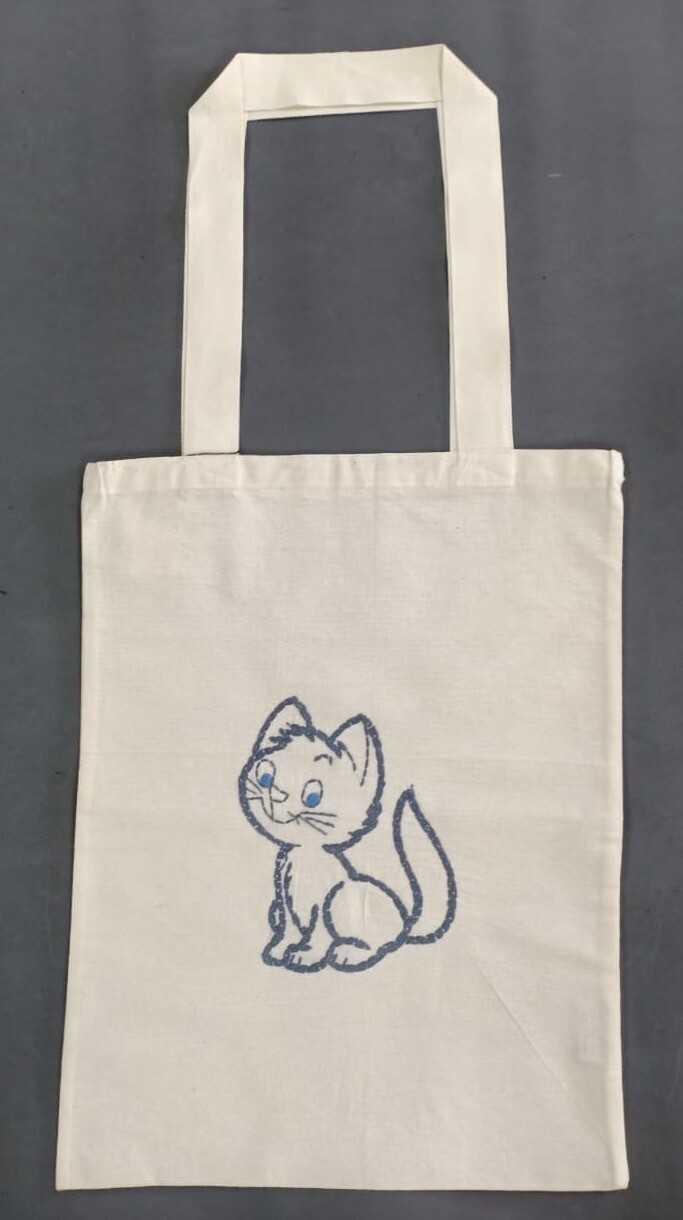 Embroidered Bag - Cat /
38 × 47 cm /
شنطة تطريز - قطة