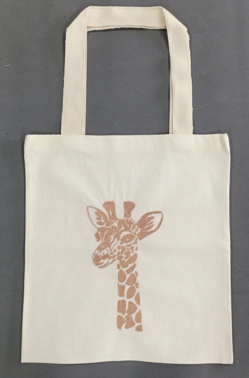 Embroidered Bag - Giraffe /
38 × 47 cm /
شنطة تطريز - زرافة