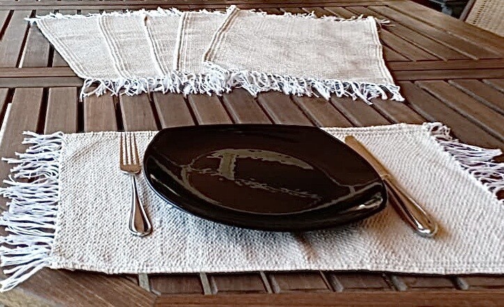 Set of 6 Woven Thread Placemats / 35*45 cm /طقم سفرة خيوط منسوجة ٦ قطع