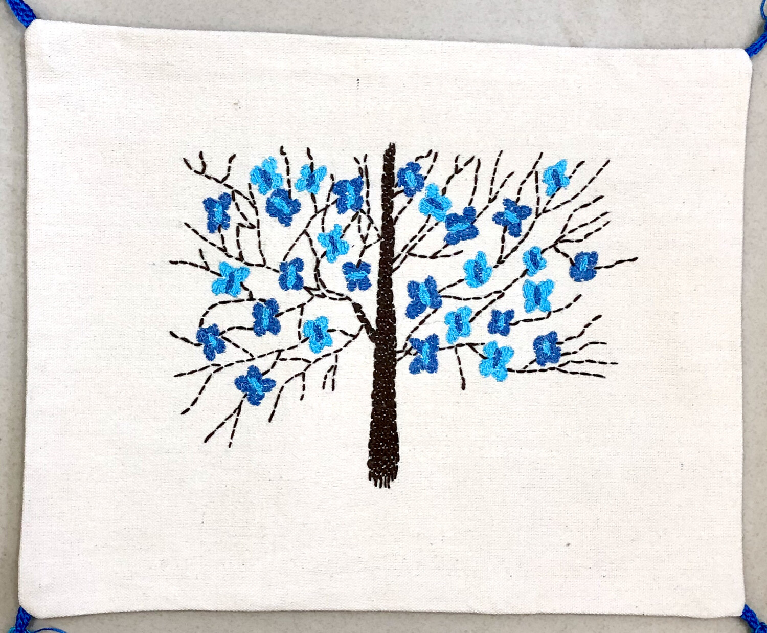 Embroidered cushion With Filling ( Butterflies ) / 35*45 cm  / خددية تطريز بالحشو ( فراشات)