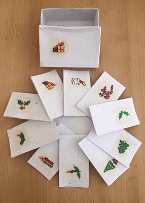 Box of 10 Small Embroidered Cards / Box 7.5*11.5 cm - Cards 5.5*10 cm / علبة بها ١٠ كروت تطريز صغيرة