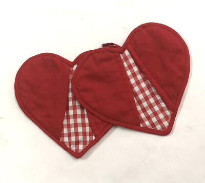 Set Of 2 Potholders (Hearts ) / طقم ٢ مساكة مطبخ (قلوب ) 