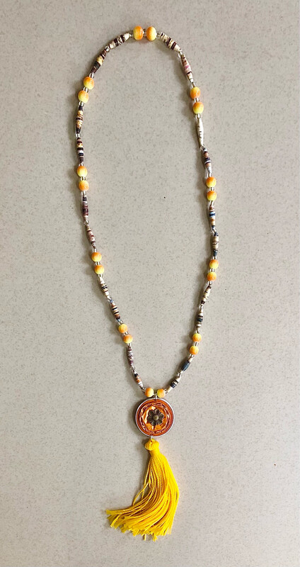 Magazines Paper Beads With Whole Nespresso Pendant / 30 cm / سلسلة من الخرز الورقي ( المجلات ) مع دلاية نسبرسو كاملة