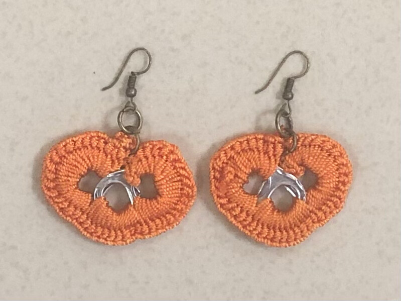 Crochet &amp; Can Tabs Earrings / حلق كانز كروشيه