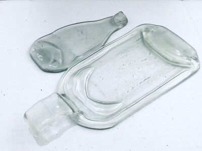 2 Opposite Clear Bottles / ٢ زجاجة عكسية شفافة