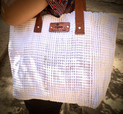 Woven Bag- Fabric With Gifts Ribbons ( Silver) / 30*45 cm / شنطة من قماش منسوج مع شرائط الهدايا ( فضي )