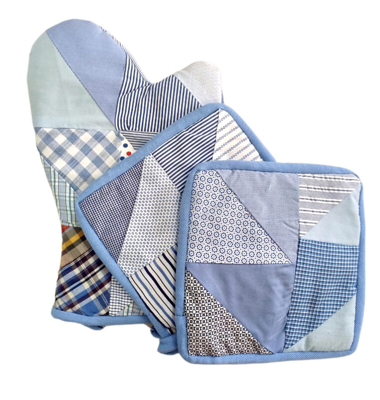 Set of Glove + 2 Potholders / طقم جوانتي مطبخ + ٢ مساكة