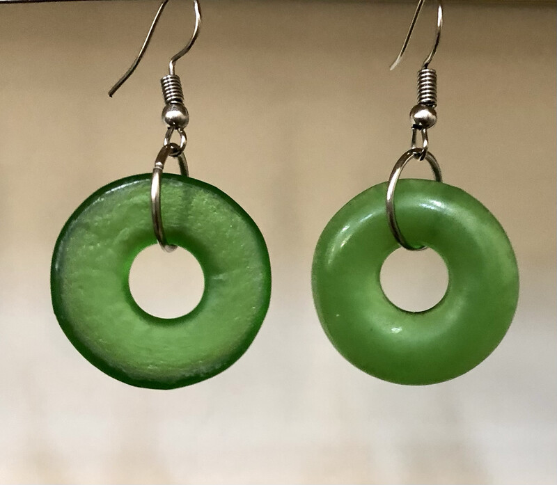 Loop Glass Earring / حلق حلقة زجاج
