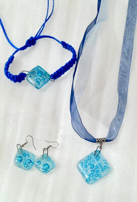 Set of Glass Pendant, Bracelet &amp; Earrings / طقم دلاية واسورة وحلق زجاج