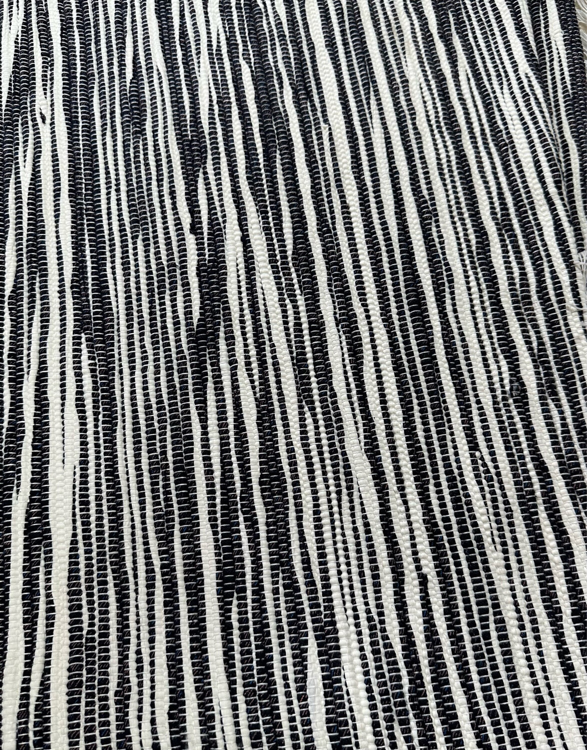 Woven Wide Rug ( 2 Colors ) / 135* 200 cm / سجادة نسيج  عريضة ( لونين )