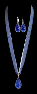 Set of Glass Pendant &amp; Earrings / طقم دلاية وحلق زجاج