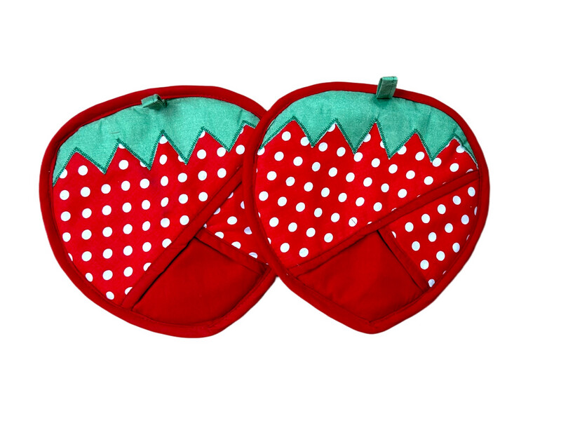 Set Of 2 Potholders (Strawberry) / طقم ٢ مساكة مطبخ (فراولة)