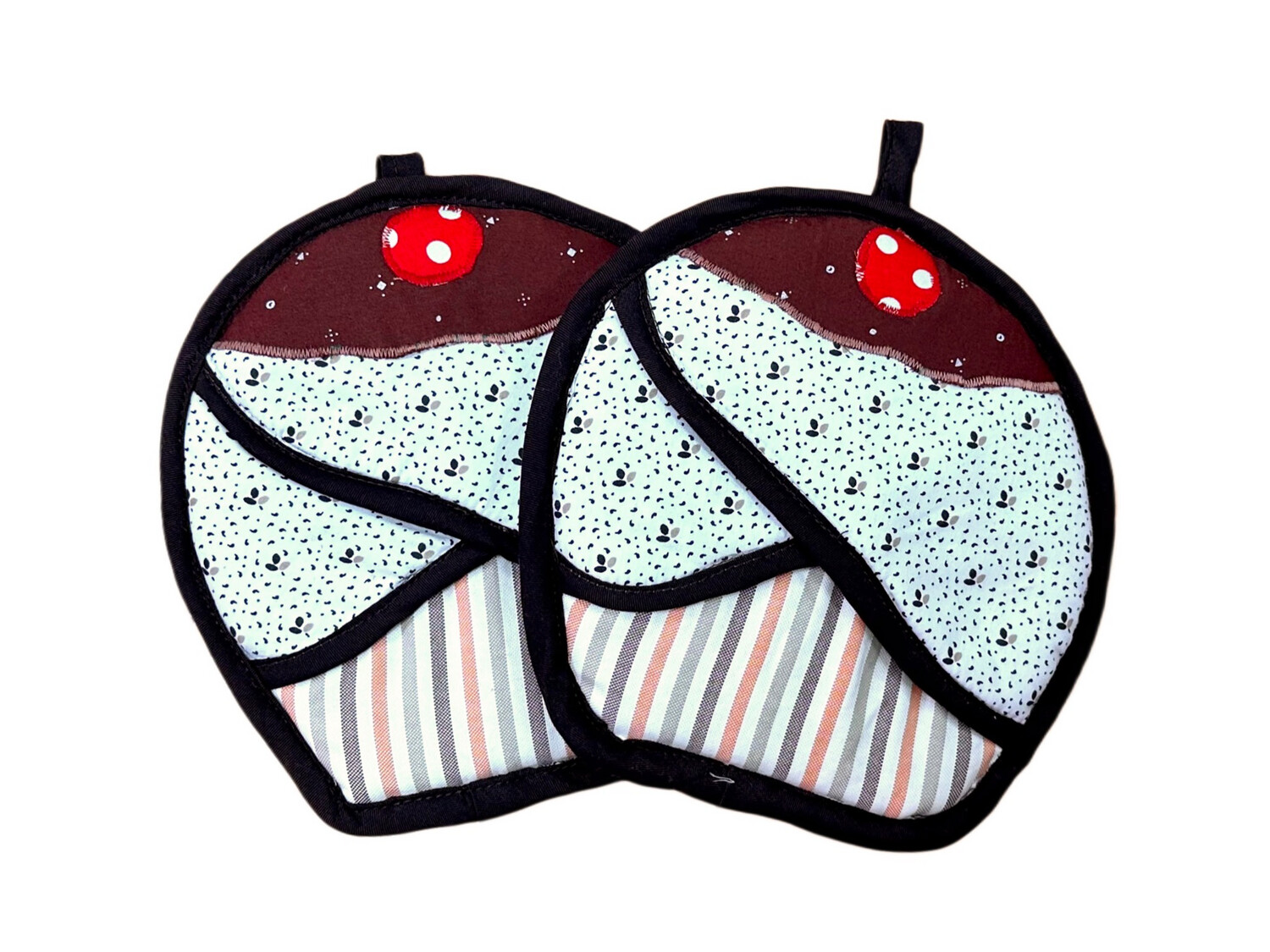 Set Of 2 Potholders (Cake) / طقم ٢ مساكة مطبخ (كيك)
