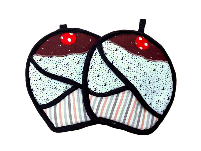 Set Of 2 Potholders (Cake) / طقم ٢ مساكة مطبخ (كيك)