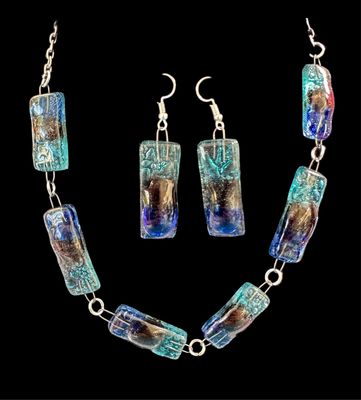 Set of Glass Necklace &amp; Earrings / طقم عقد و حلق زجاج