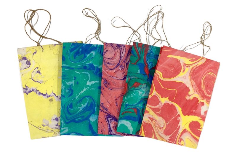 Marbleized gift bag - Large / 18*26 cm / كيس هدايا ملون - كبير