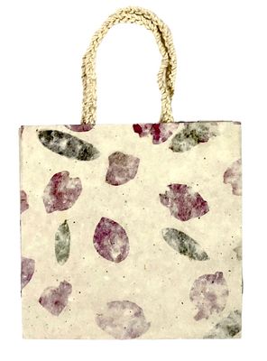 Cotton gift bag with flower petals - Medium / 16*16 cm / كيس هدايا قطني بورق الورد - متوسط