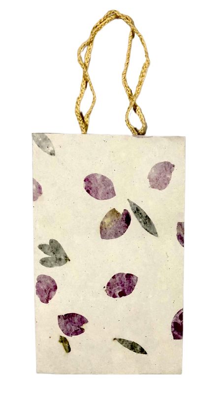 Cotton gift bag with flower petals - Big / 18*26 cm / كيس هدايا قطني بورق الورد - كبير