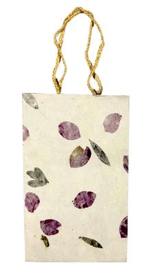 Cotton gift bag with flower petals - Big / 18*26 cm / كيس هدايا قطني بورق الورد - كبير