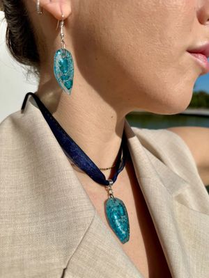 Set of Glass Pendant &amp; Earrings / طقم دلاية وحلق زجاج