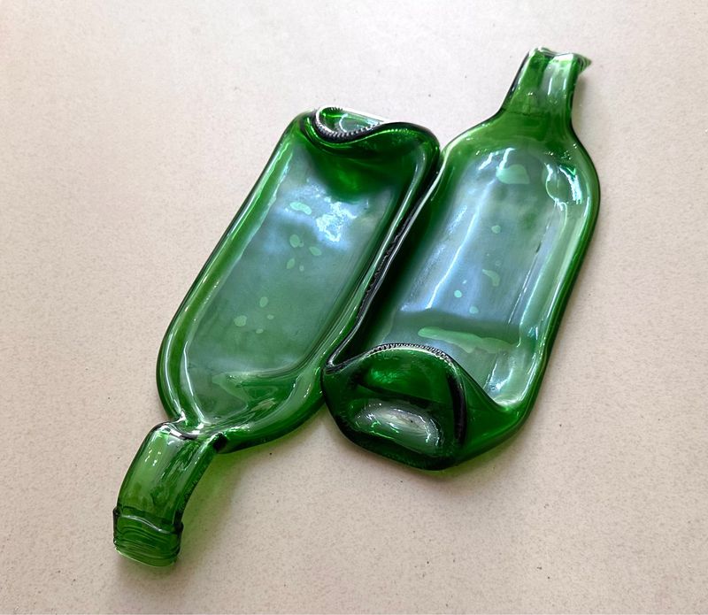 2 Green Bottles / ٢ زجاجة خضراء