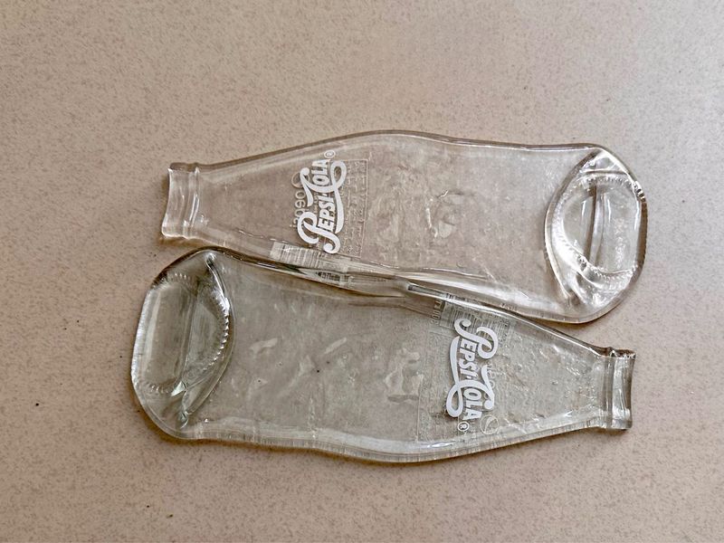 2 Pepsi Cola Bottles / ٢ زجاجة بيبسي كولا