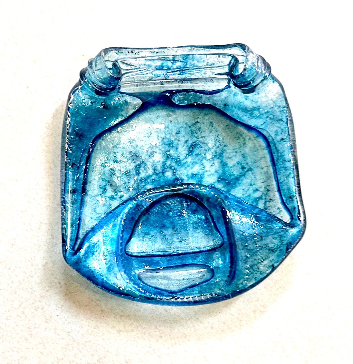 Colored Glass Ashtray / منفضة سجائر ملونة